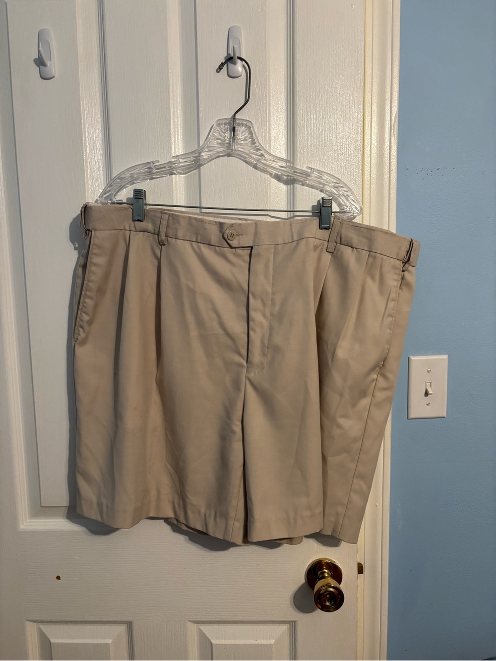 Men's Classic Khaki Pleated Shorts